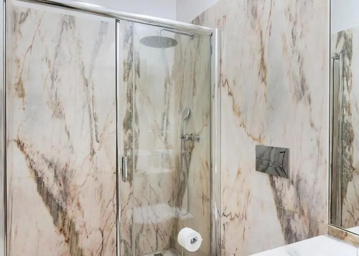 Modern In Center, Ideal Base Appartement *