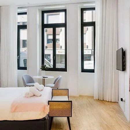 Modern In Center, Ideal Base *