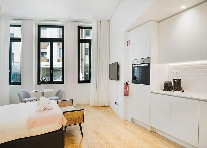 Modern In Center, Ideal Base