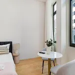 Modern In Center, Ideal Base דירה פורטו